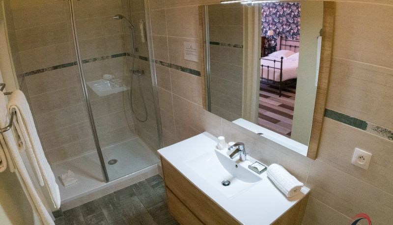 Salle de bain - Rochefort  Hôtel Roca-Fortis The Originals Boutique