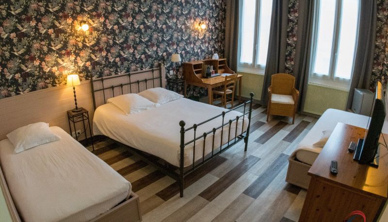 Chambre Familiale - Rochefort  Hôtel Roca-Fortis The Originals Boutique