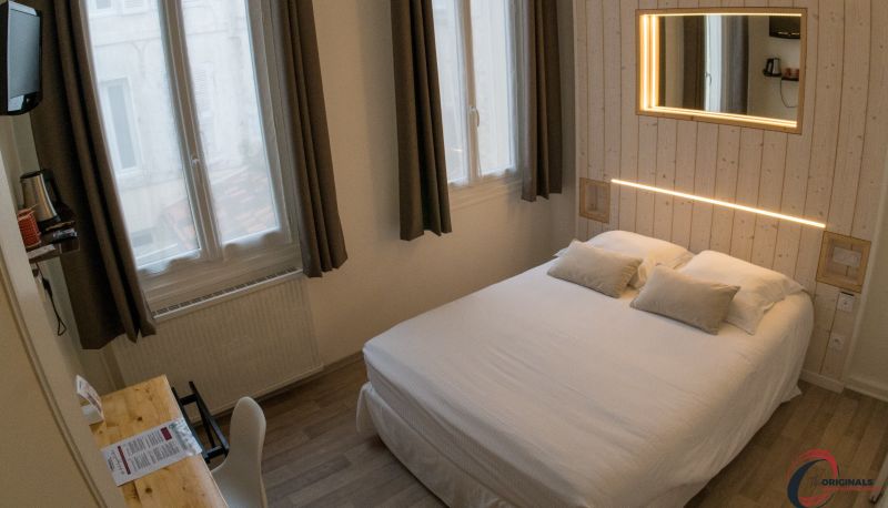 Chambre standard (simple) - Rochefort  Hôtel Roca-Fortis The Originals Boutique