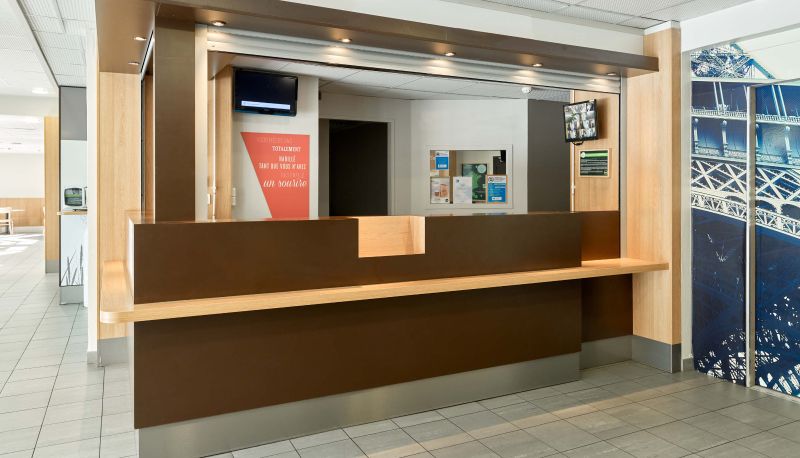 Reception - B&B HOTEL Orly Rungis Aéroport 2 étoiles