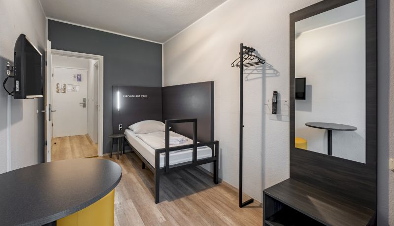 Standard room (single) - a&o München Hauptbahnhof Hostel