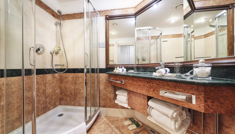 Badezimmer - CARLSBAD PLAZA Medical Spa & Wellness
