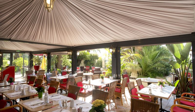 Salle de petit-déjeuner dans le restaurant - West End