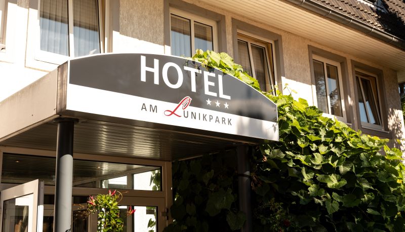 Hall - am Lunik Park