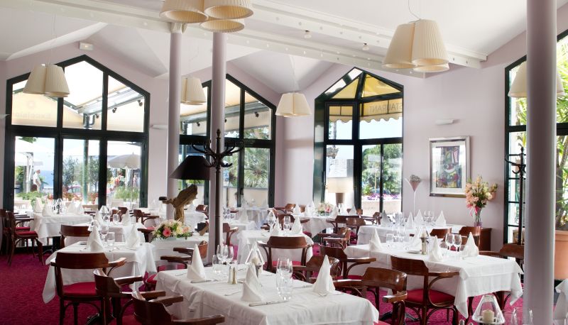 Sala de desayunos dentro del restaurante - Excelsior