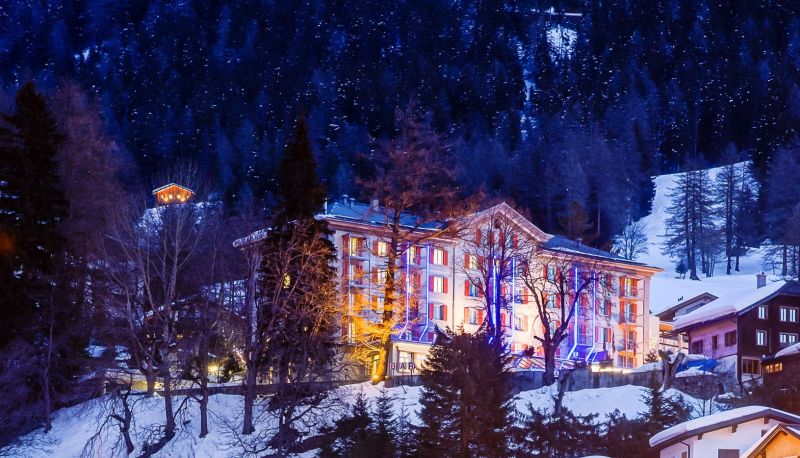 Area esterna dell'hotel - Les Sources Des Alpes