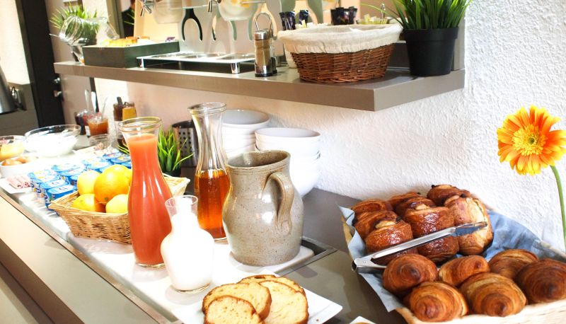 Buffet - Hotel Inn Design Rochefort