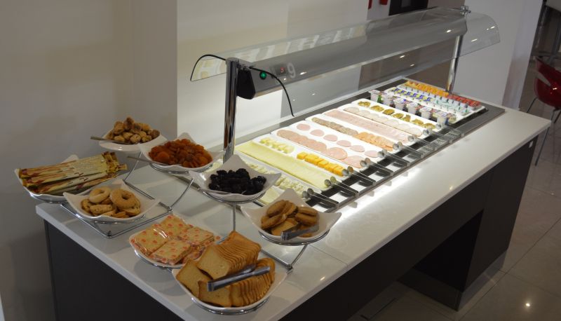 Açık büfe - ibis Styles Larnaca Finikoudes Beach