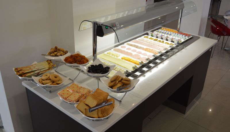 Açık büfe - ibis Styles Larnaca Finikoudes Beach