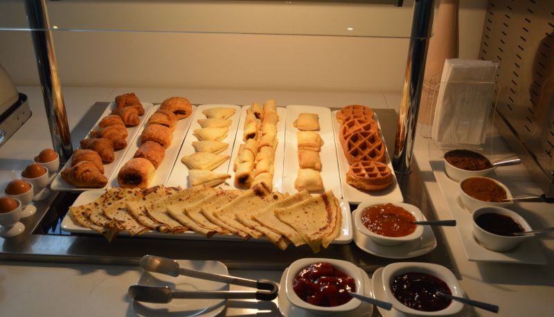 Açık büfe - ibis Styles Larnaca Finikoudes Beach
