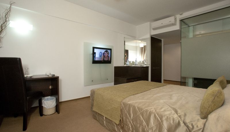 Üç kişilik oda - ibis Styles Larnaca Finikoudes Beach