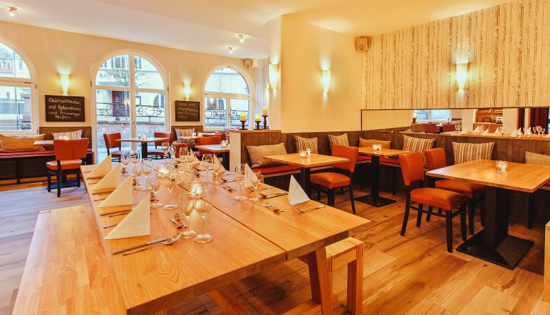 Sala de desayunos dentro del restaurante - Thüringer Hof