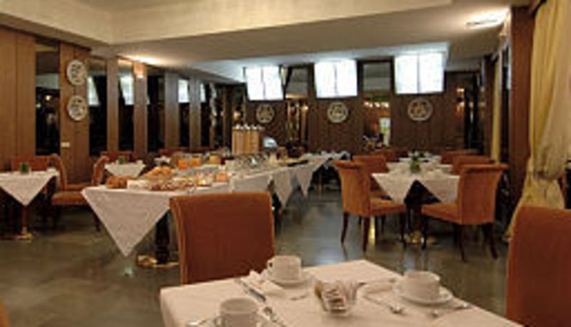 Salle de petit-déjeuner dans le restaurant - Delta Florence