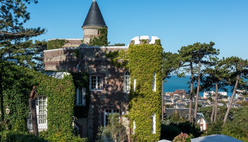 Buitenruimte van het hotel - Domaine St Clair - Le Donjon