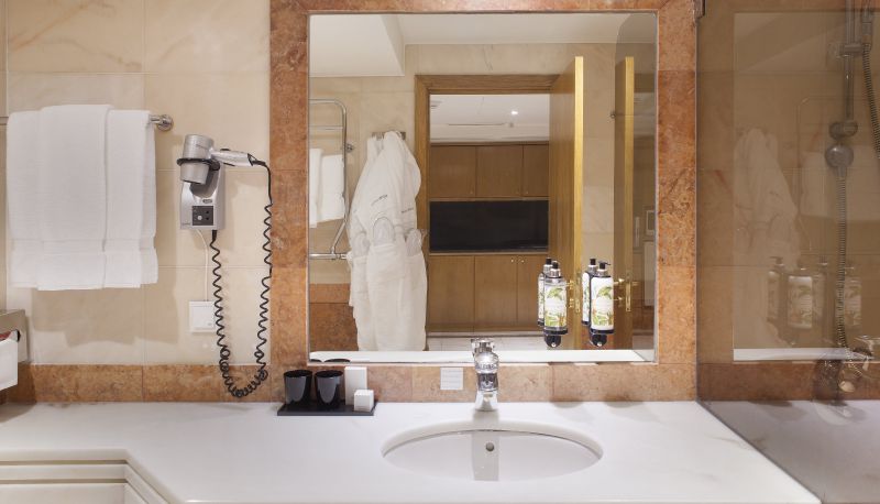 Bathroom - Altis Suites Apartaments