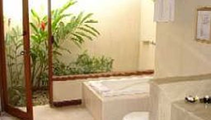 Łazienka - The Benoa Beach Front Villas & Spa