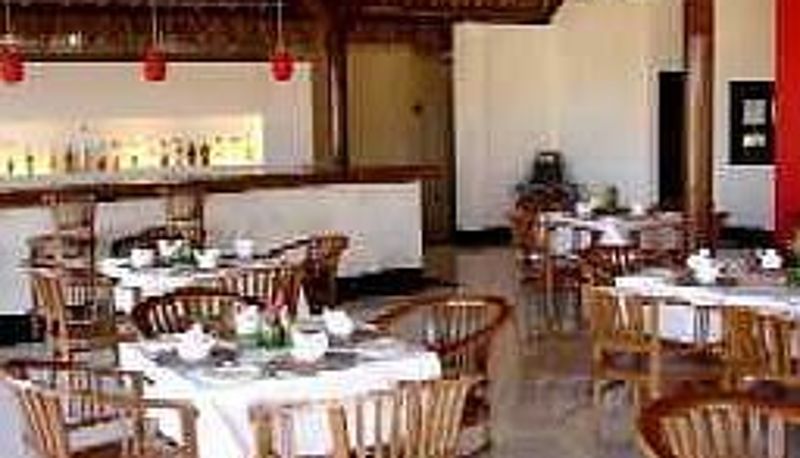 Sala śniadaniowa w restauracji - The Benoa Beach Front Villas & Spa