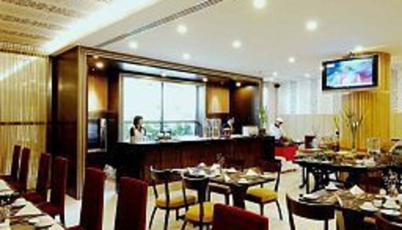Sala prima colazione all'interno del ristorante - FuramaXclusive Sukhumvit Bangkok