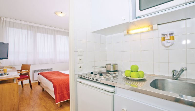 Keuken in de kamer - Séjours & Affaires Lyon Saint Nicolas