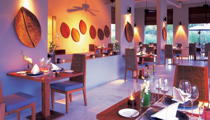 Frühstücksraum innerhalb des Restaurants - AKA Resort & Spa