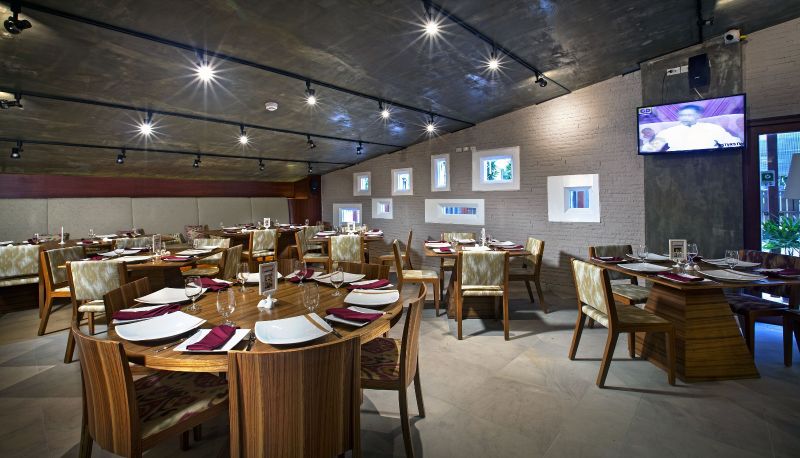 Ontbijtzaal in het restaurant - Omni Tower Sukhumvit Nana by compass Hospitality