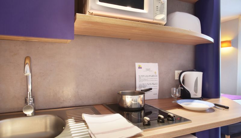 Kitchen area in the room - Suite-Home Orléans-Saran