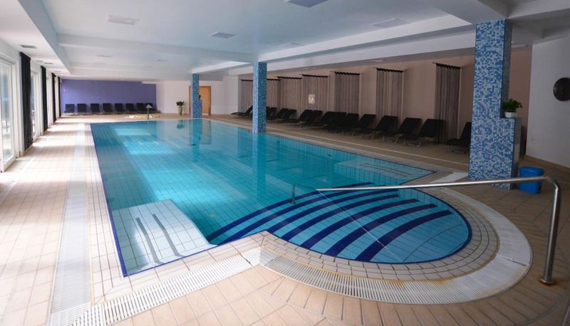 Zwembad - La Luna Hotel