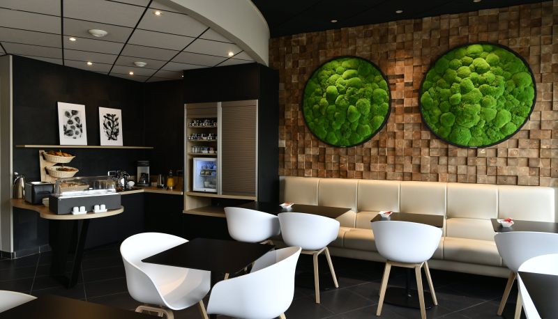 Salle de petit-déjeuner dans le restaurant - In Situ Hotel