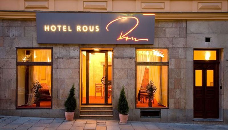 Zona exterior del hotel - Rous