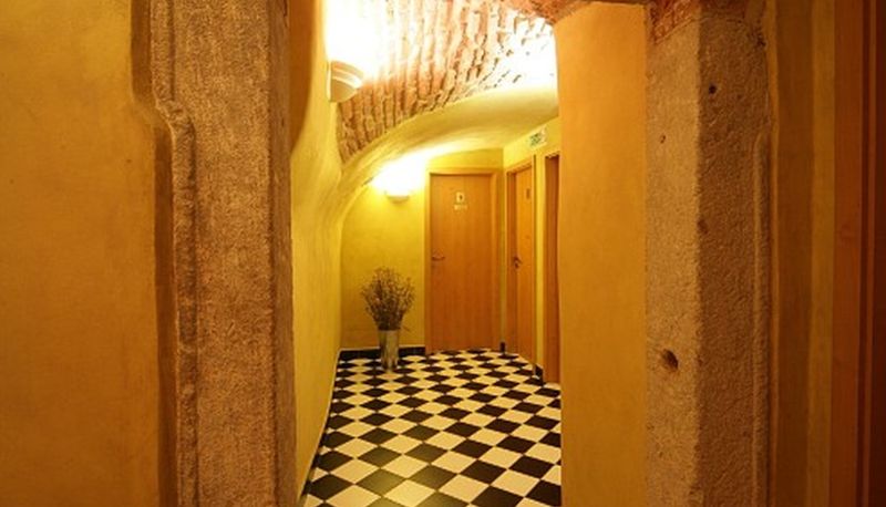 Interior del hotel - Rous
