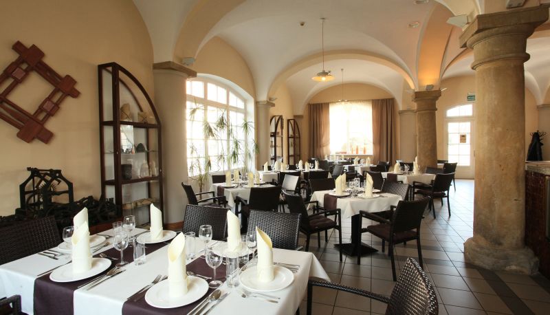 Restaurant - Spichlerz Międzynarodowe Centrum Konferencyjne "Krzyżowa"