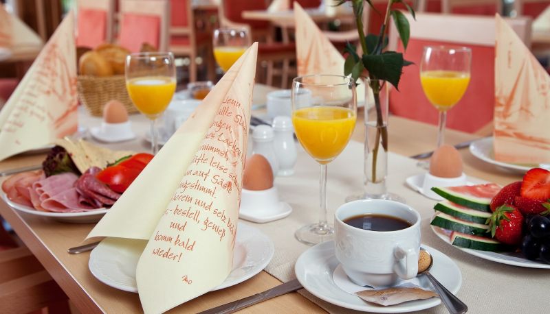 Büffet - Strandhotel Buckow Resort & SPA gut-Hotels SEE