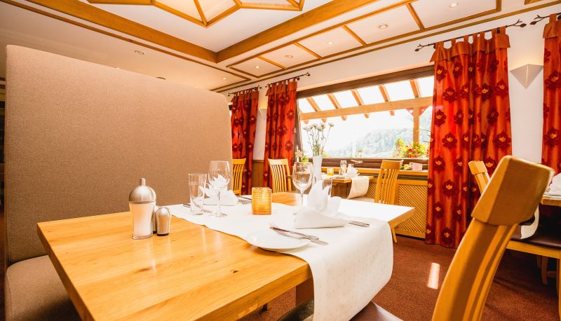 Breakfast room within the restaurant - Bastenhaus Verwöhnhotel