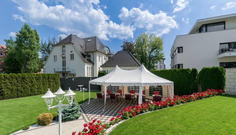 Terrace - Villa am Waldschlösschen Pension in Elbnähe