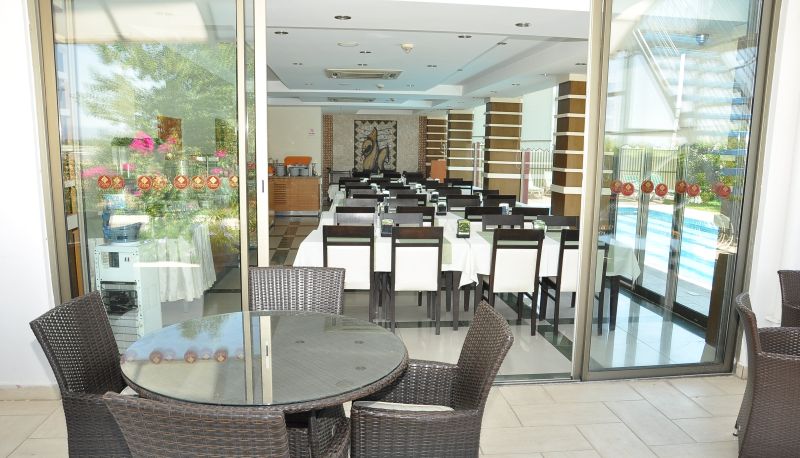 Ontbijtzaal in het restaurant - Ceres Hotel