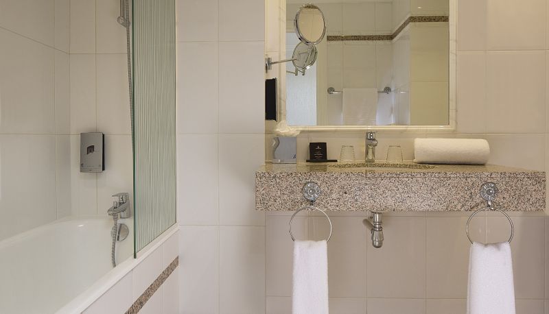 Badezimmer - Victor Hugo Paris Kleber