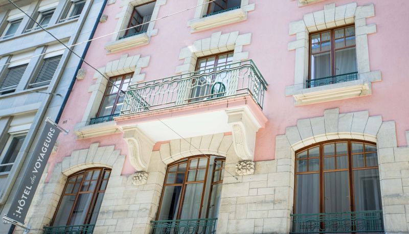 Buitenruimte van het hotel - Des Voyageurs Hotel Garni