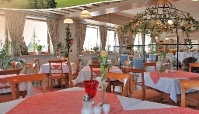 Salle de petit-déjeuner dans le restaurant - Christina Landhotel