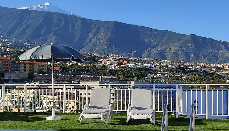 Piscina - Skyview Hotel