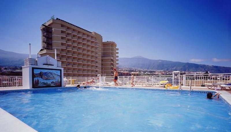 Piscina - Skyview Hotel