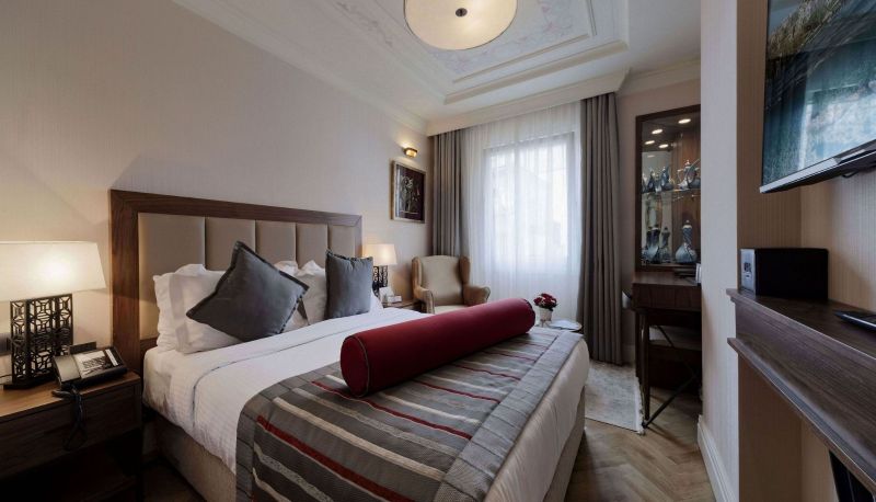 Camera - Golden Age Hotel