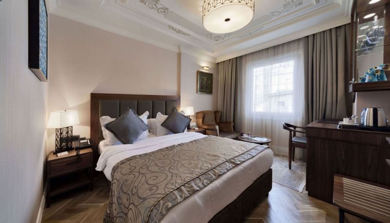 Camera - Golden Age Hotel