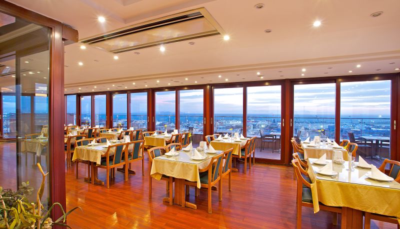 Sala śniadaniowa w restauracji - Grand Madrid Hotel