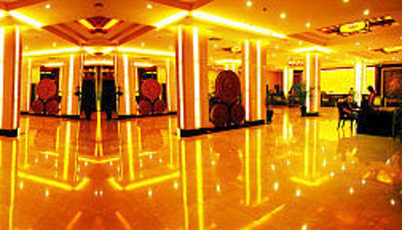Hall - Universal