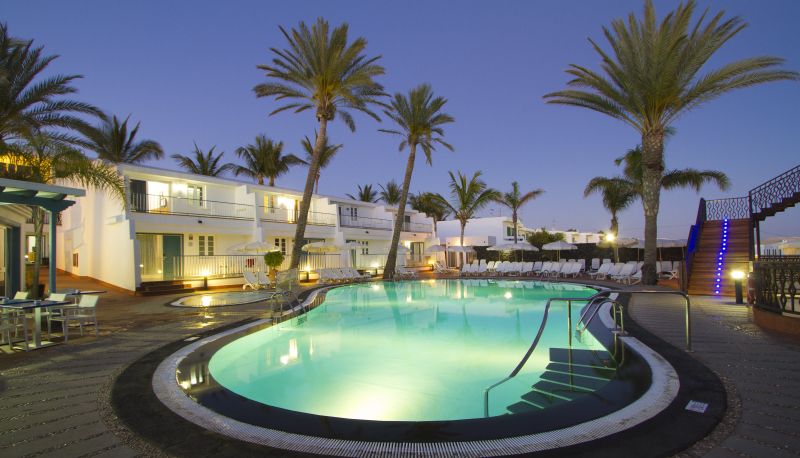 Terrace - Fariones Apartamentos