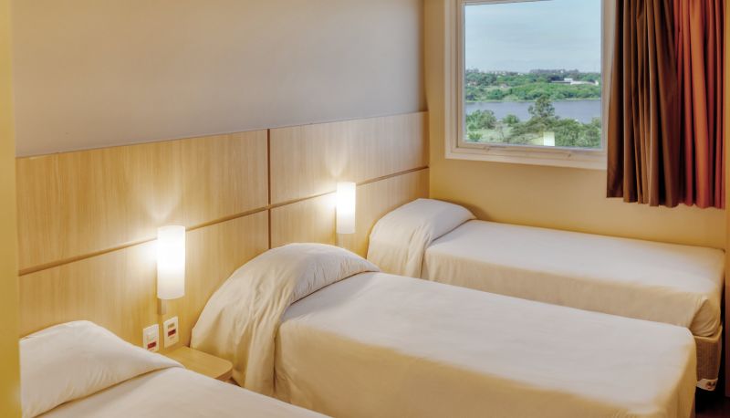 Dreibettzimmer - HUS Hotel Dourados