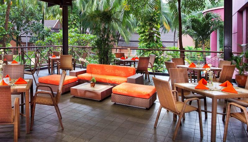 Salle de petit-déjeuner dans le restaurant - Aryaduta Lippo Village