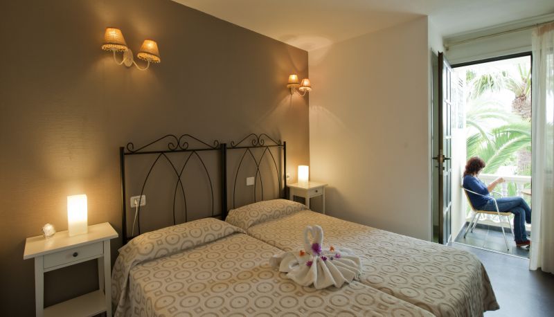 Habitación superior (doble) - C.B. Apartamentos Adjovimar