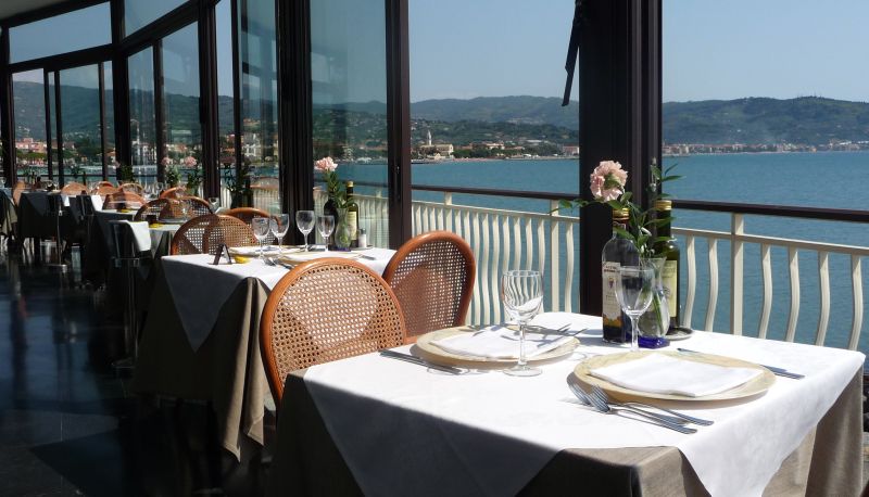 Restaurant 1 - Arc en Ciel