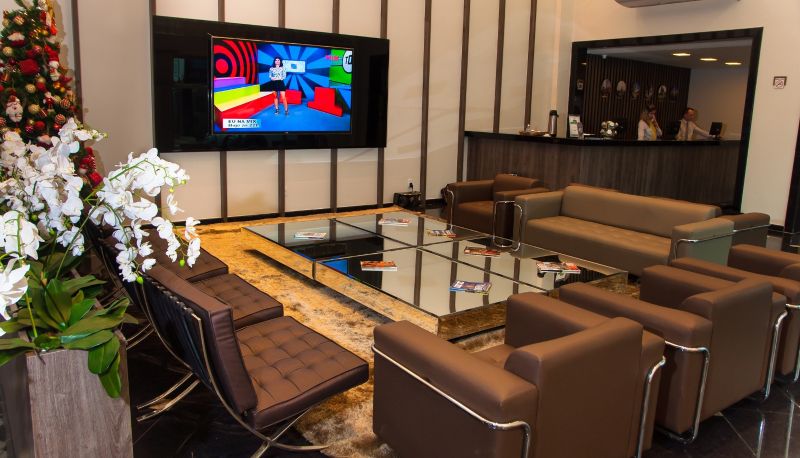 Hal - Oscar Hotel Executive